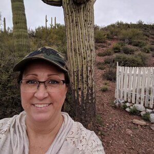 Meet your Posher, Lora